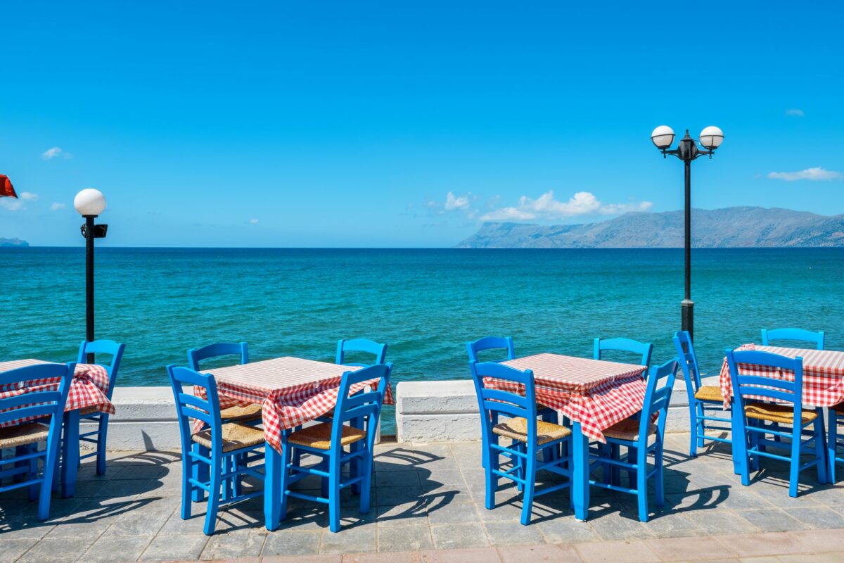 A Food Lover’s Guide to Heraklion: Discover the Best Restaurants and Taverns in Crete