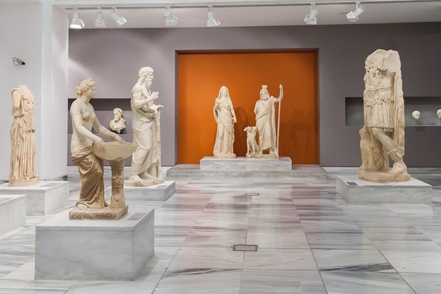 Discovering Heraklion’s Archaeological Treasures: Top Museums and Sites