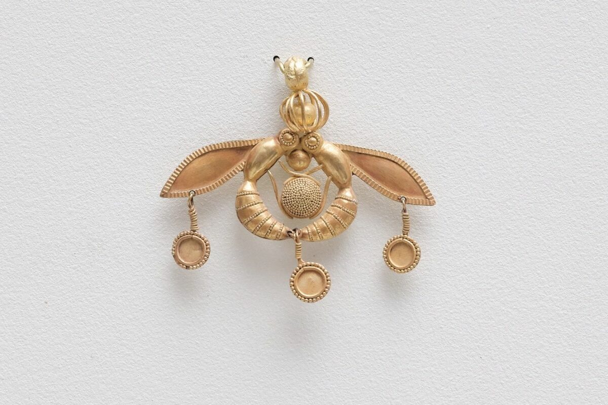 The Gorgeous Jewelry of the Malia Bee Pendant